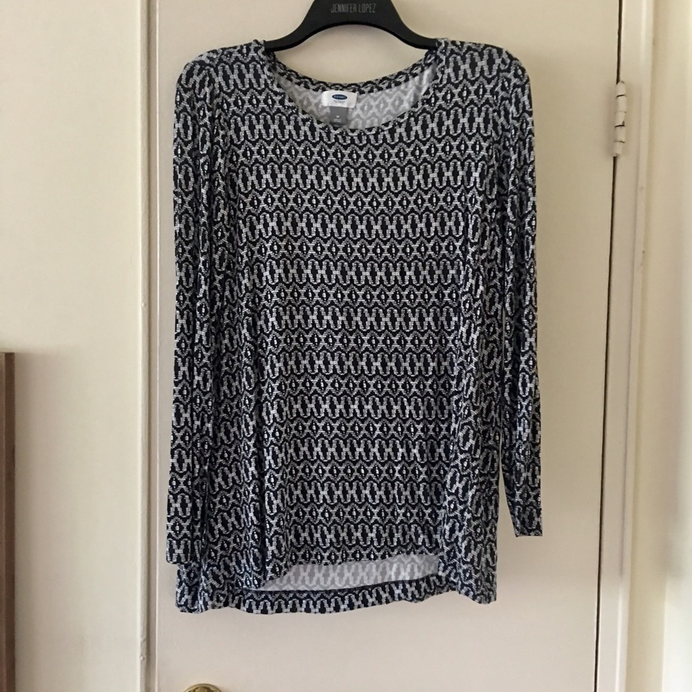 Long sleeve black and white tunic